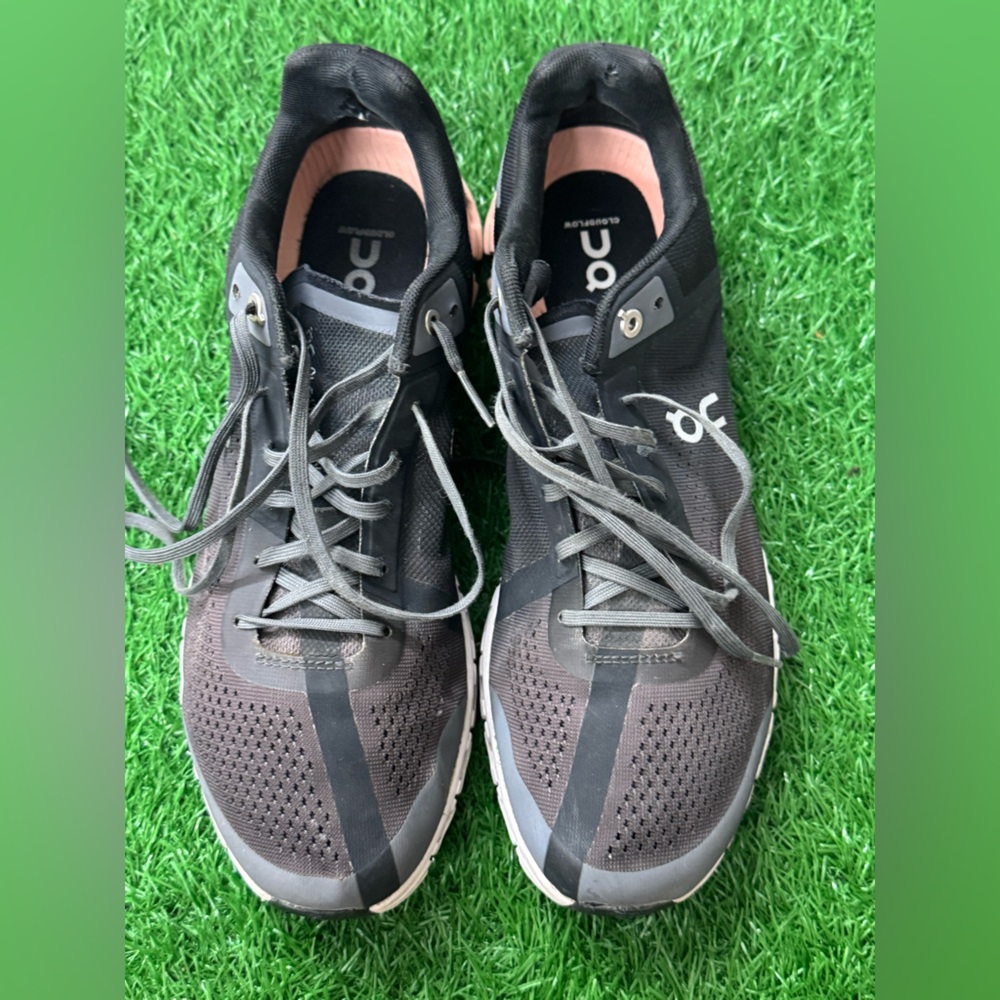 On Running Women’s Shoes Size 10.5